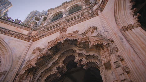 Kloster-Batalha-Unvollkommene-Kapellen-Schöne-Architektur-Detail-Kardanische-Zeitlupe