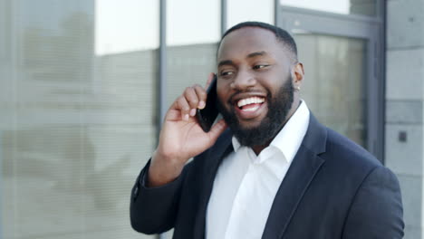 businessman talking on smartphone at street. business man calling on phone