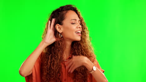 chica, escucha y mano por oreja por pantalla verde
