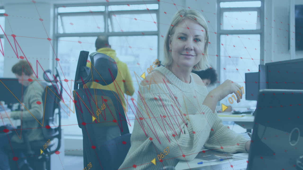 Animazione di elaborazione dati statistici su ritratto di donna caucasica che sorride in ufficio.