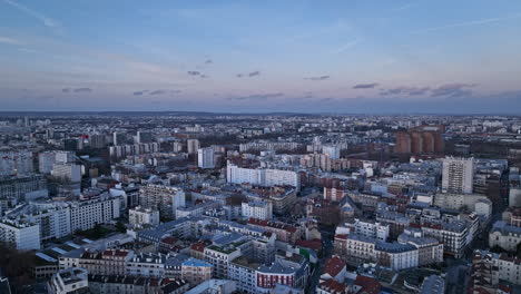 el corazón geográfico de parís, visto desde arriba, cuenta historias de comercio y tradición.