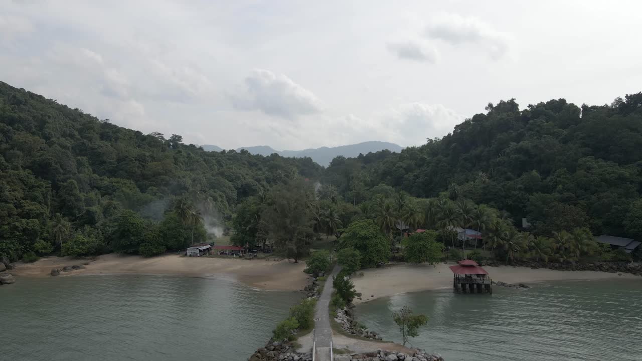 retiros aéreos desde una pequeña playa turística en una isla cerca de langkawi, mal