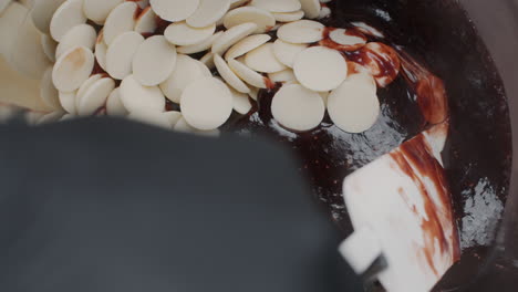 making white chocolate covered fruit sauce