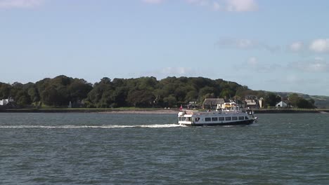 mirando desde el astillero de avituallamiento de royal william en stonehouse, un suburbio de plymouth, inglaterra, fue el principal depósito de avituallamiento de la marina real y un complemento importante del astillero de devonport