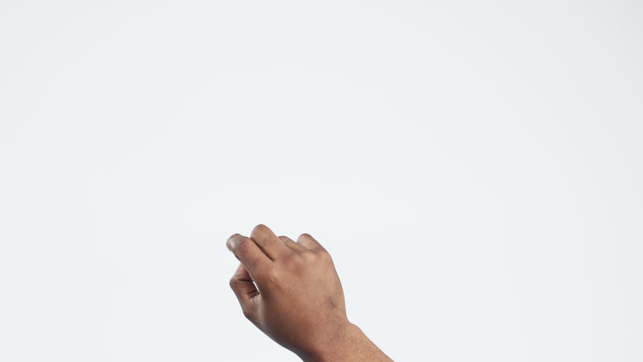 desplazamiento, maqueta y una mano sobre un fondo blanco