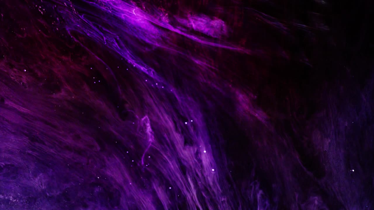 las nubes nebulosas se forman y se mueven en el universo