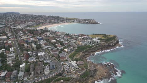 vista aérea de drones de la costa de sydney con malabar, tamarama, playa bondi y horizonte oceánico