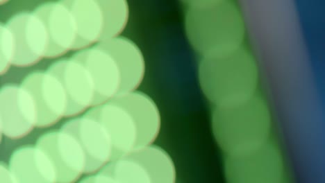 close up de las bombillas de panel de luz rgb que parpadean
