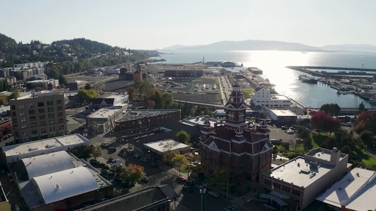 Veduta aerea del Whatcom Museum e della Baia di Bellingham a Bellingham, Washington in una giornata di sole