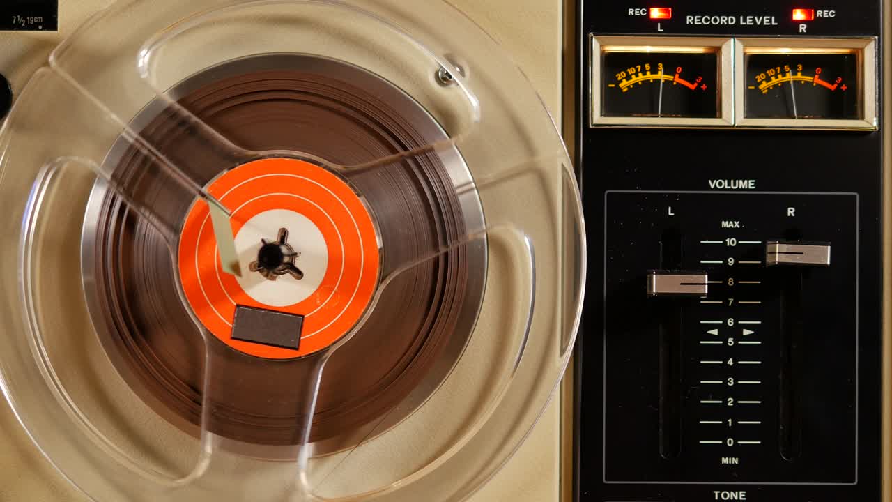 오디오 테이프 레코더, 테이프 데크 또는 테이프 기계, 아날로그 오디오 저장 장치