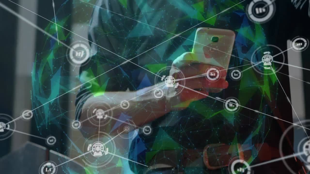 animación de una red de iconos digitales sobre el hombre utilizando un teléfono inteligente