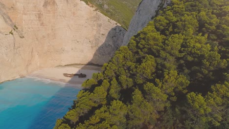 la playa de navagio zakynthos, grecia