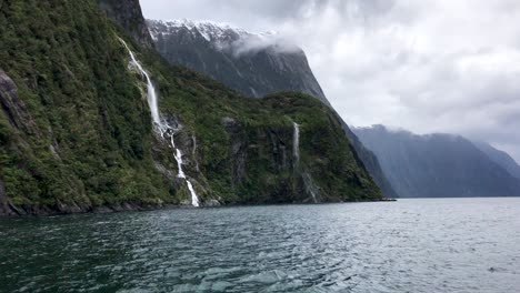 low-hanging-clouds-at-Milford-Sound-Fiordland