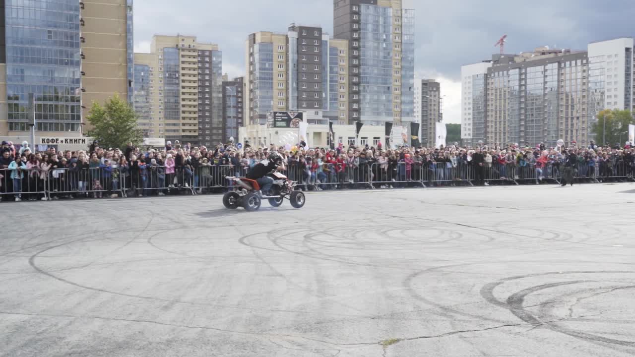 도시 에서 드 자전거 스턴트 쇼