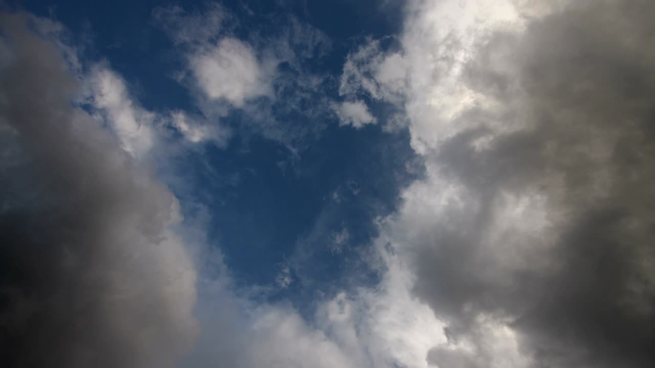 nubes tormentosas de lluvia, el lapso de tiempo