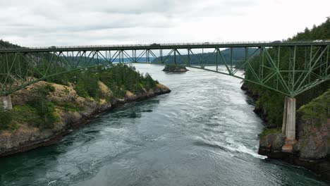 Side-scrolling-shot-of-cars-commuting-from-Fidalgo-Island-to-Whidbey-Island