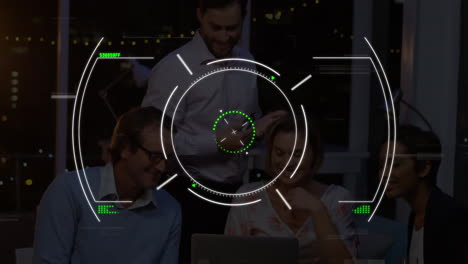 animación de escaneo de alcance y procesamiento de datos sobre personas de negocios