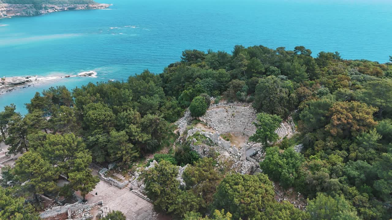phaselis o faselis fue una ciudad griega y romana en la costa de la antigua licia.