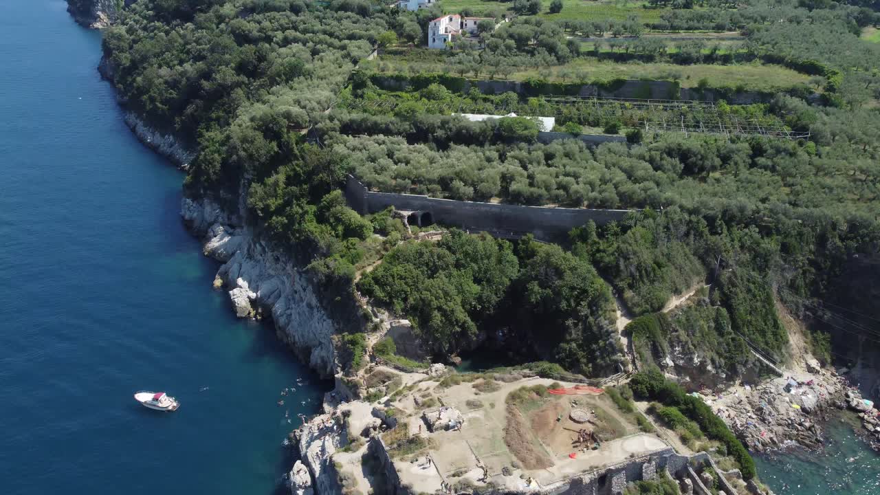 이탈리아 소렌토의 숨겨진 해변, 레지나 지오반나 해변