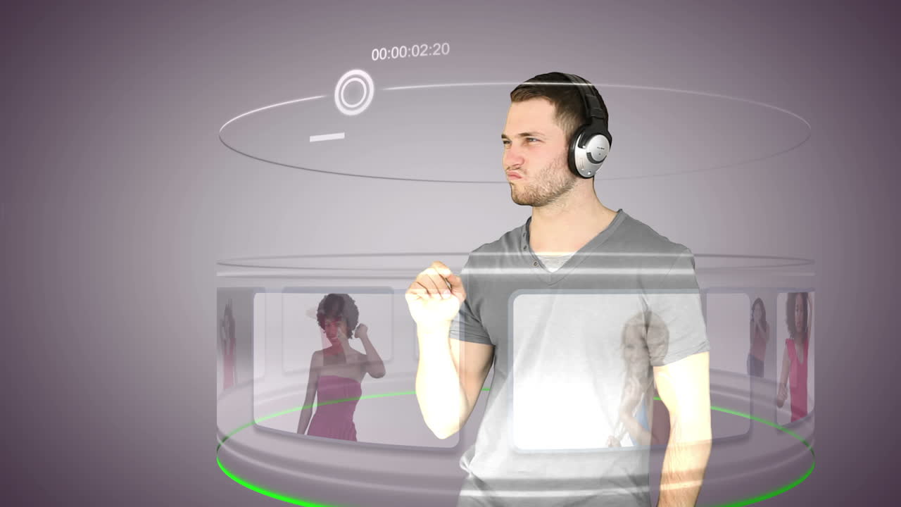 음악을 선택하는 남자의 미래적인 비디오