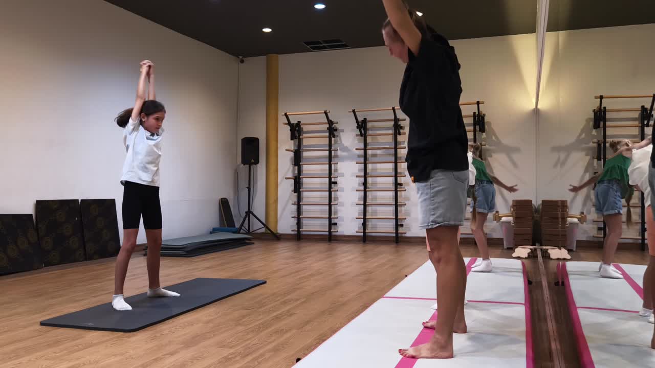 clase de baile o gimnasia para niños