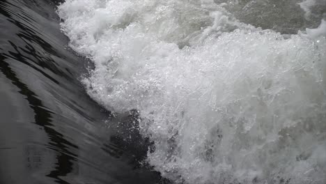 Salpicaduras-De-Agua-En-Cámara-Lenta.