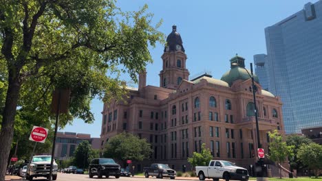 Wide-shot-of-Fort-Worth-Tarrant-County-Historic-Courthouse-building-in-4k-establishing-exterior-shot