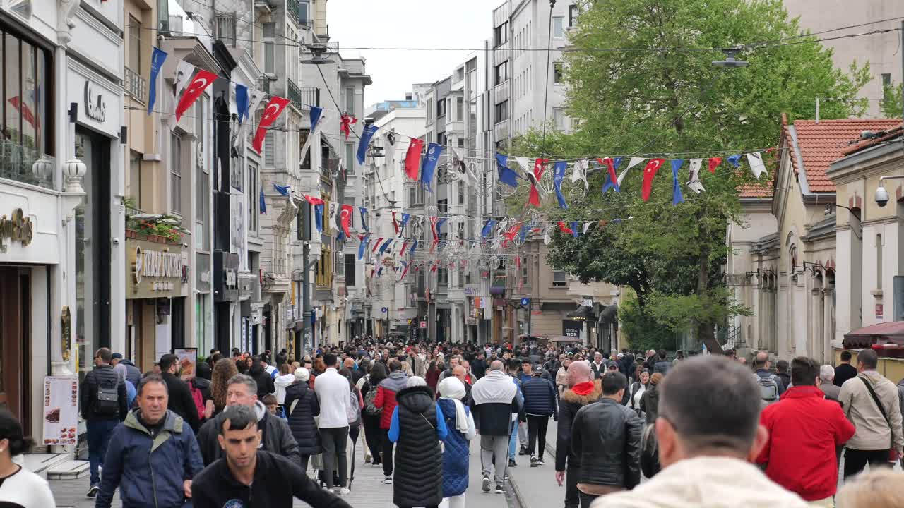 이스탄불의 바쁜 거리 장면