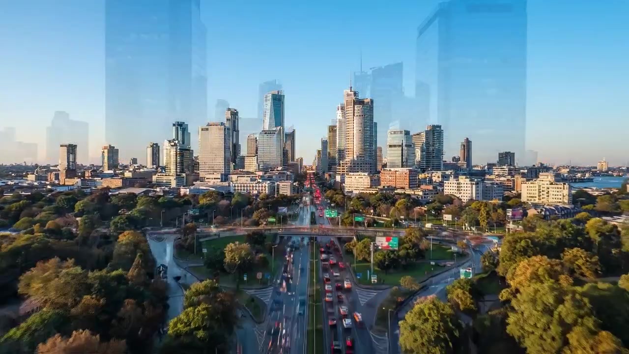 Affascinante scenario urbano: dalle strade bagnate dalla pioggia ai cieli sereni, vivi la transizione della vita cittadina attraverso splendide prospettive notturne e diurne