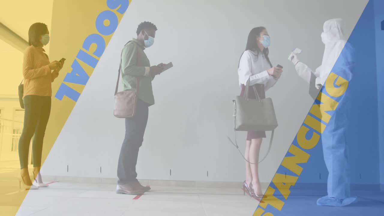 animación de palabras distanciamiento social con diversos colegas que tienen su temperatura comprobada