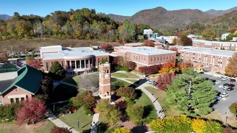 el campus de la universidad de carolina occidental en cullowhee, nc, carolina del norte