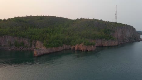 Cabeza-Empalizada-En-El-Parque-Estatal-Tettegouche-Minnesota,-Hermoso-Paisaje-Naturaleza-Vista-Aérea,-Lugares-Para-Visitar-En-Estados-Unidos