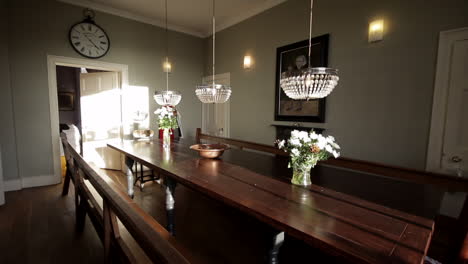 Large-kitchen-banquet-table-with-crystal-pendant-lights