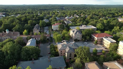 Universidad-De-Carolina-Del-Norte-Campus-De-Drones-De-La-Colina-De-La-Capilla-Unc-Tarde-De-Verano