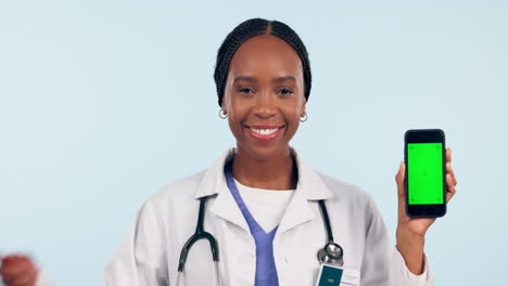 Black-woman,-doctor-and-phone-with-green-screen