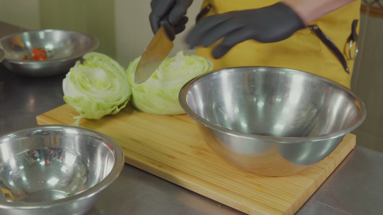 이 러드를 준비하고 있다