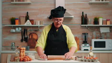 Old-woman-rolling-the-dough-at-video-camera