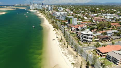 Frente-A-La-Playa-En-Southport-Gold-Coast-Broadwater-Marea-Baja