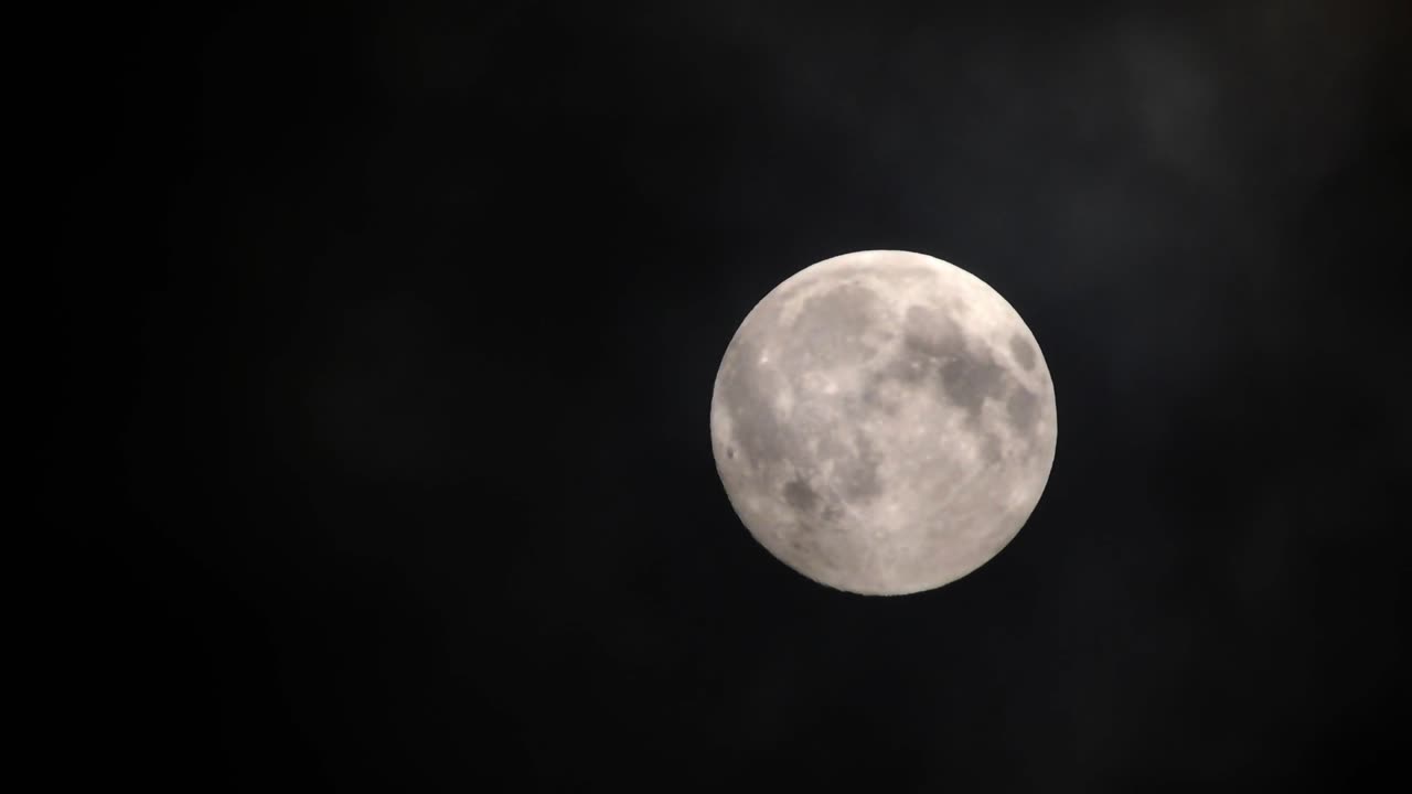 보름달을 지나가는 구름, 실시간 촬영