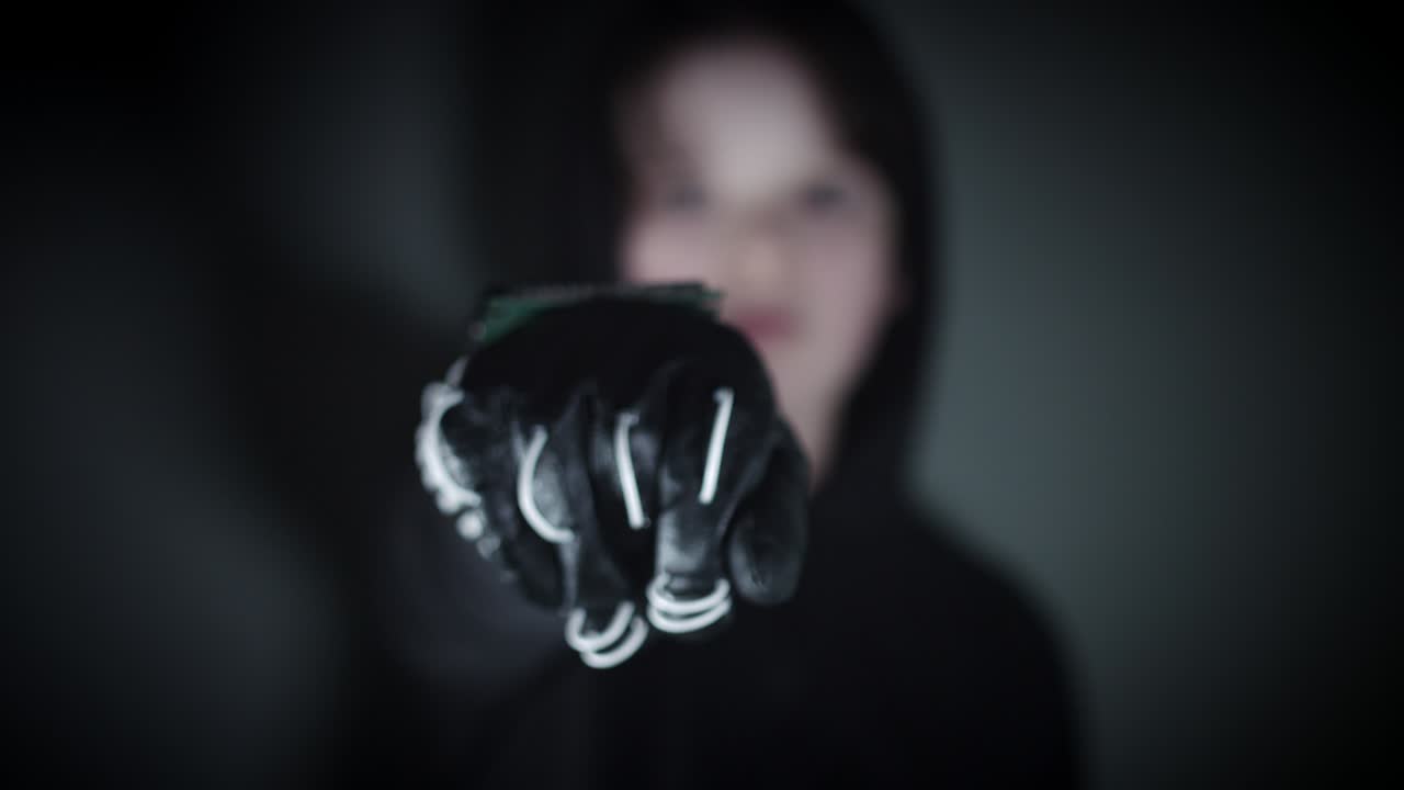 4k 아이가 즈프리 전자 리모컨 장갑을 보여줍니다.