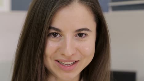 retrato de una mujer sonriente