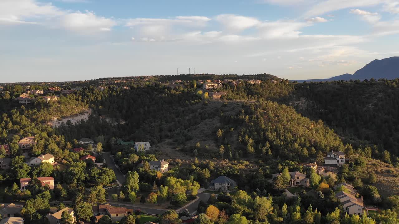 colorado montaña valle puesta de sol aéreo drone pan material de archivo