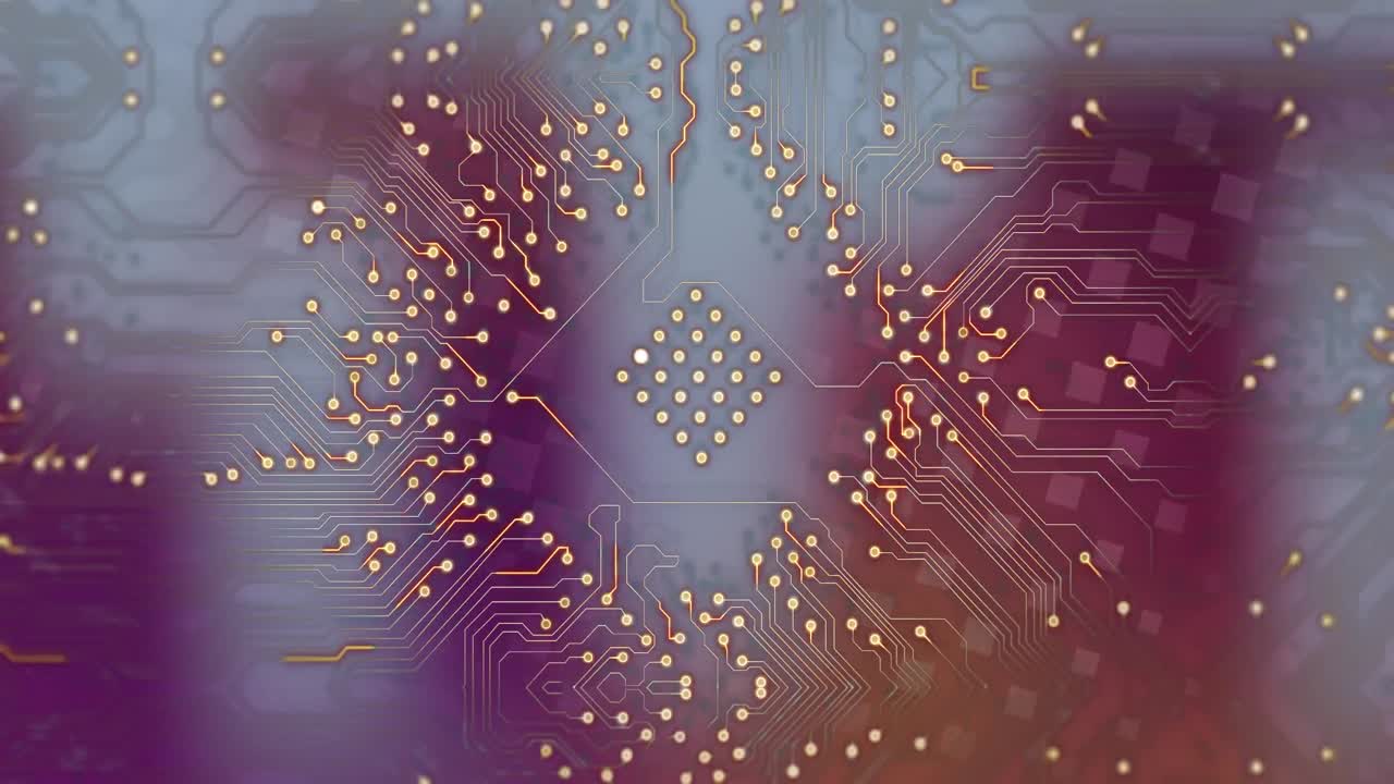 animación de rastros de luz púrpura sobre la placa base de la computadora