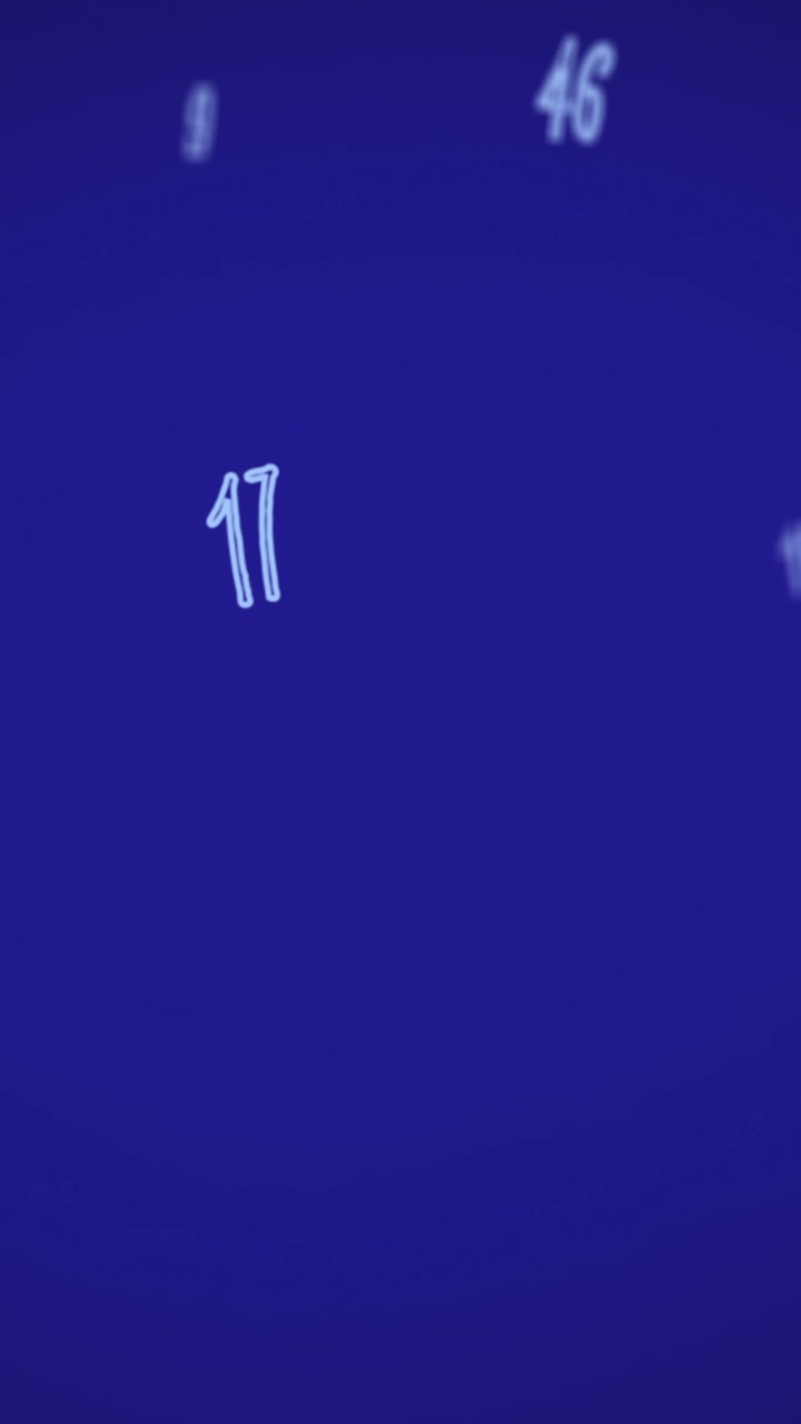 Animazione digitale di numeri e simboli multipli che cadono su sfondo blu.