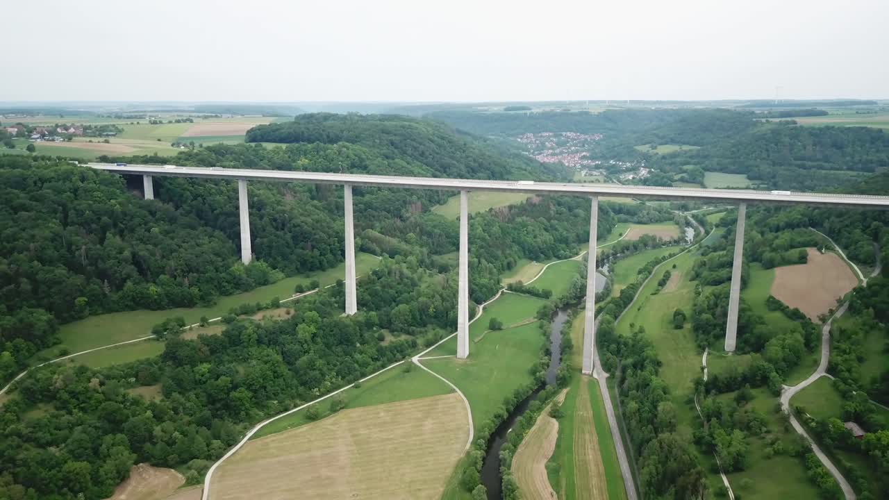 viaducto kocher en braunsbach, baden-wurtemberg, alemania