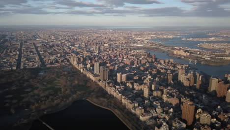 Un-Buen-Día-De-Atardecer-Con-Mi-Dron-En-Central-Park-En-El-Parque-Más-Grande-De-La-Ciudad-De-Nueva-York