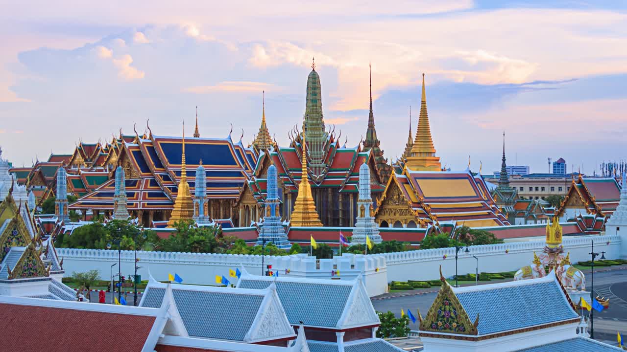 wat phra si rattana satsadaram templo del buda esmeralda, ciudad de bangkok, tailandia día a noche lapso de tiempo