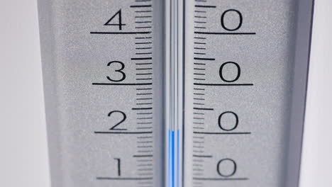 the thermometer scale where readings change