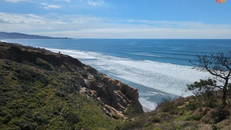 Panorama-Of-Seascape-With-Splashing-Waves-In-Torrey-Pines,-San-Diego,-California