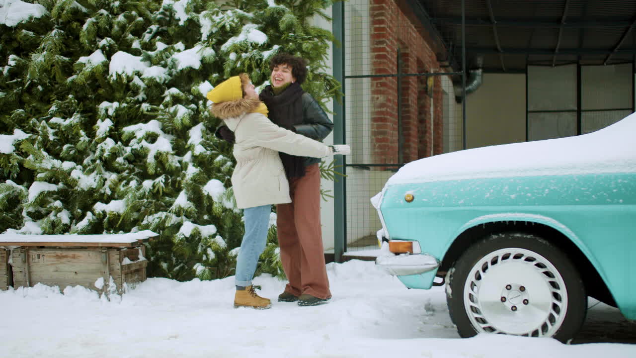 함께 시간을 보내는 레즈비언 커플